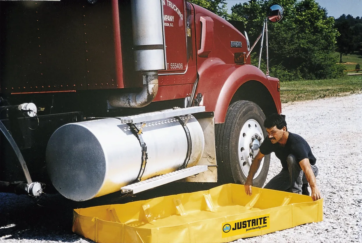 Justrite 28564 QuickBerm Lite Containment Berm 4' x 8', 159 Gal.
